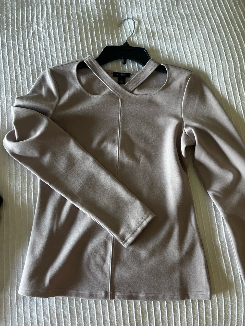 Halogen Long Sleeve Cutout top